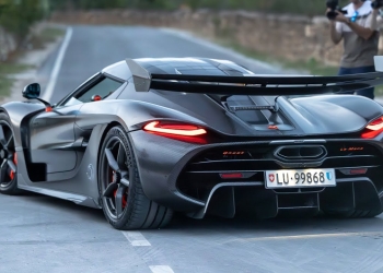 Exotic Speed Demons: Ultimate Hypercar Showdown