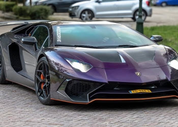 Deafening Aventador: Valvetronic F1 Exhaust Roars to Life