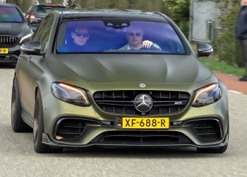 Speed Show Farewell: Car Enthusiasts Roll Out