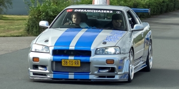 Supercar Parade: Enthusiasts Roll Out