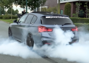 Supercar Stampede: Epic Meet Exit